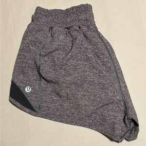 Lululemon Hotty Hot Low-Rise Lined Short 2.5”
